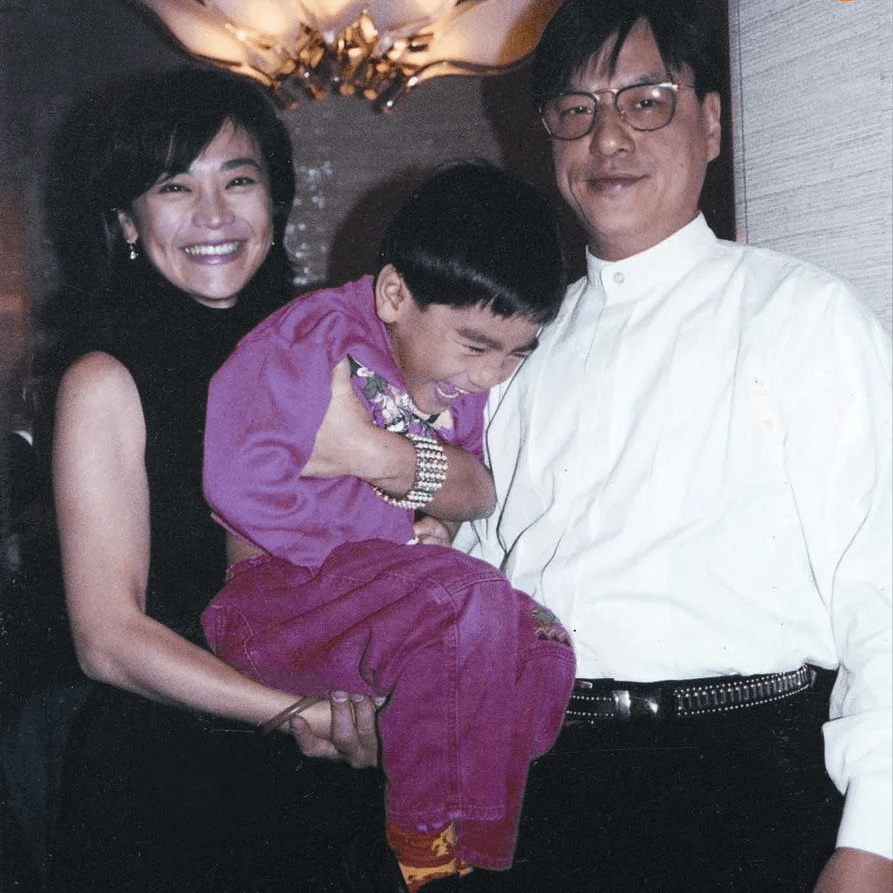 70岁的张艾嘉荣升“婆婆”，儿子王令尘与相恋7年的29岁内地超模游天翼举办盛大婚礼(图42)