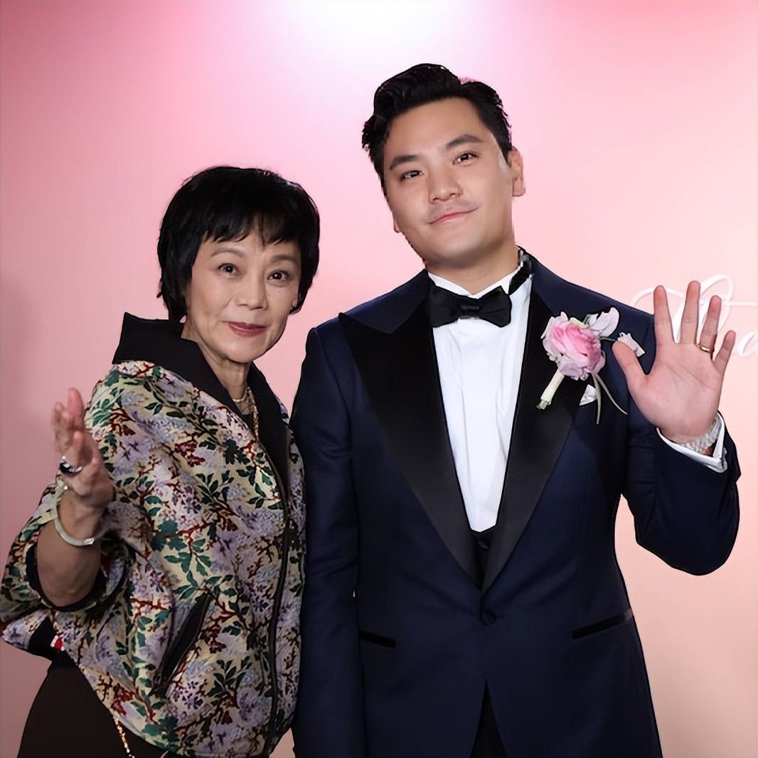 70岁的张艾嘉荣升“婆婆”，儿子王令尘与相恋7年的29岁内地超模游天翼举办盛大婚礼(图38)