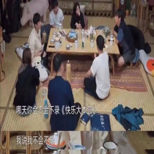 何炅因为收礼物事件，将自身置于水深火热之中