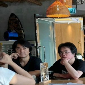 网友晒出香港偶遇郑伊健 称曾是一代人的男神，但如今却让人有点认不出